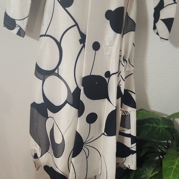 Love Me Queen Black and White Trench Coat - Picture 9 of 13